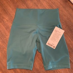 NWT Lululemon Wunder Train 8” shorts in teal lagoon size 6